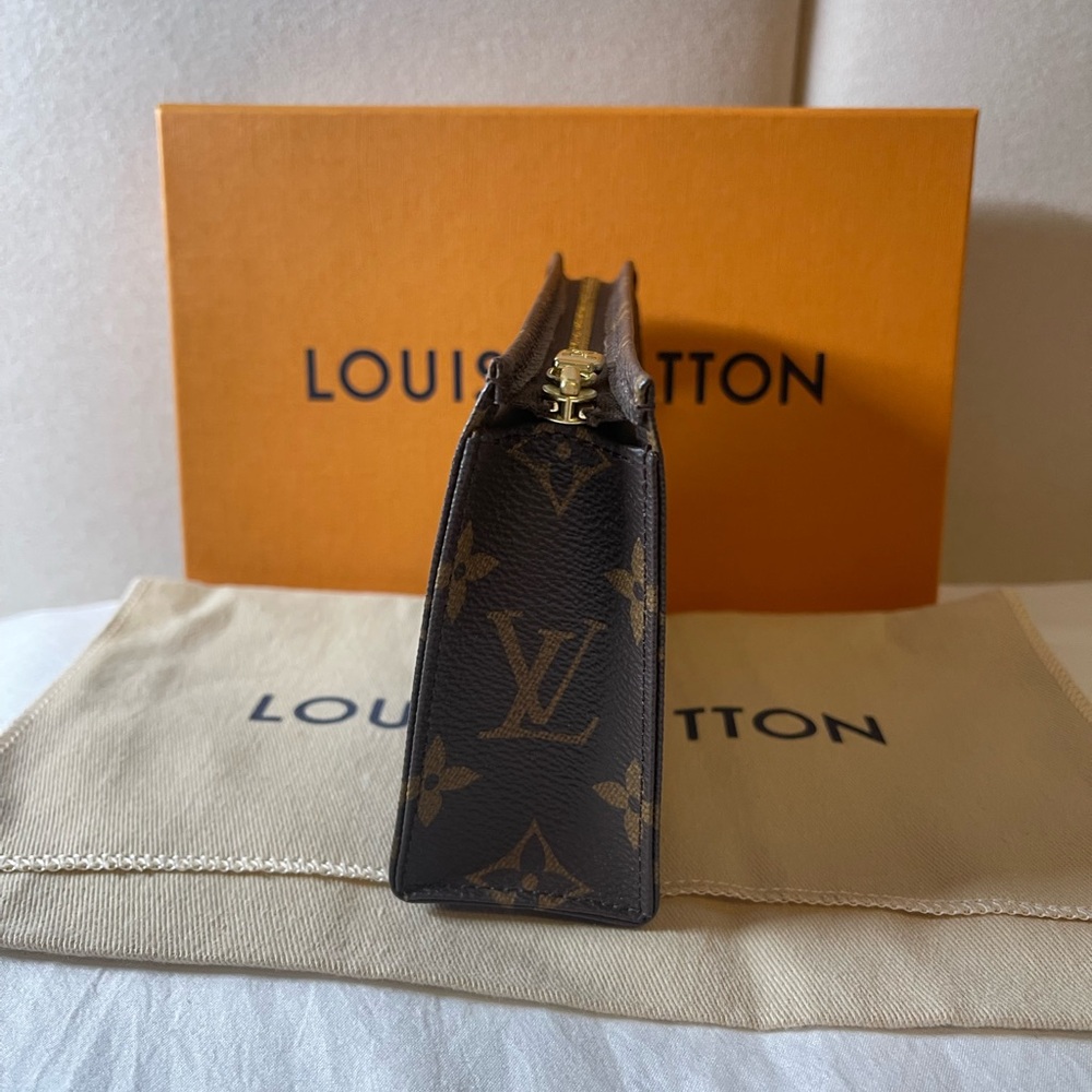 ❌SOLD❌ Louis Vuitton Toiletry 15 - Picture 4 of 9